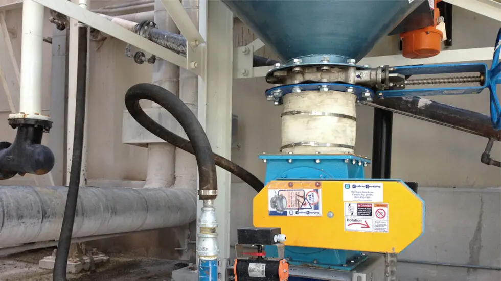 Flex Fittings on Silo Bin Activator Flexible Rubber Sleeve Connector on Rotary Valve