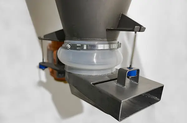 Silicone Flex Fitting on Loss-in-Weight Feeder Silicone Flex Fitting on Feeder
